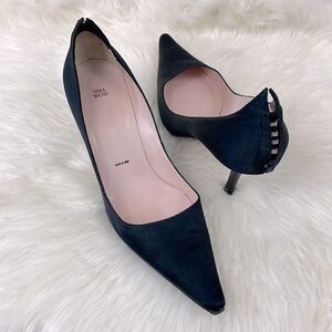 Vera Wang | satin heels, back hook details size EU- 39 (9 US) pointy toe 3” heel